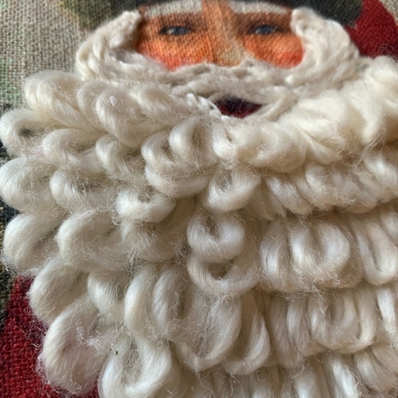 2 CHRISTMAS PILLOWS, BEAUTIFUL yarn WHITE beard, trim for robe and boots. - Picture 6 of 7